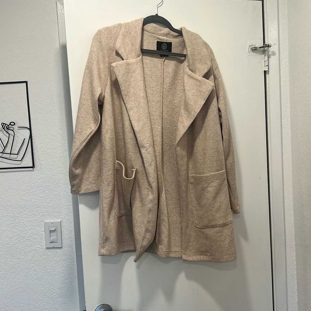 New jacket never been work. Good quality oatmeal color